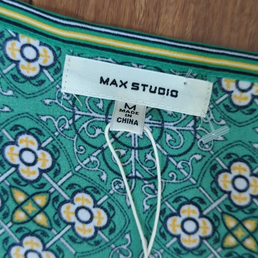 Max Studio Green & Yellow Button Up Tie & Waist Blouse Size Medium